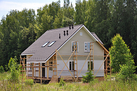 Строительство домов в поселке Мартово