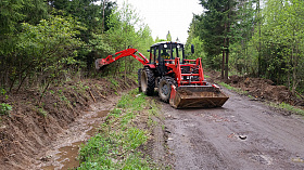 В поселке "нескучный Сад"  идет реконструкция лесной части подъездной дороги 
