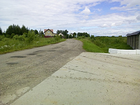 Закончен ямочный ремонт подъездной дороги в поселке Мартово