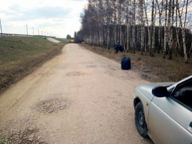 Произведена уборка обочин подъездной дороги от Симферопольского шоссе до посёлка и внутрипоселковых дорог
